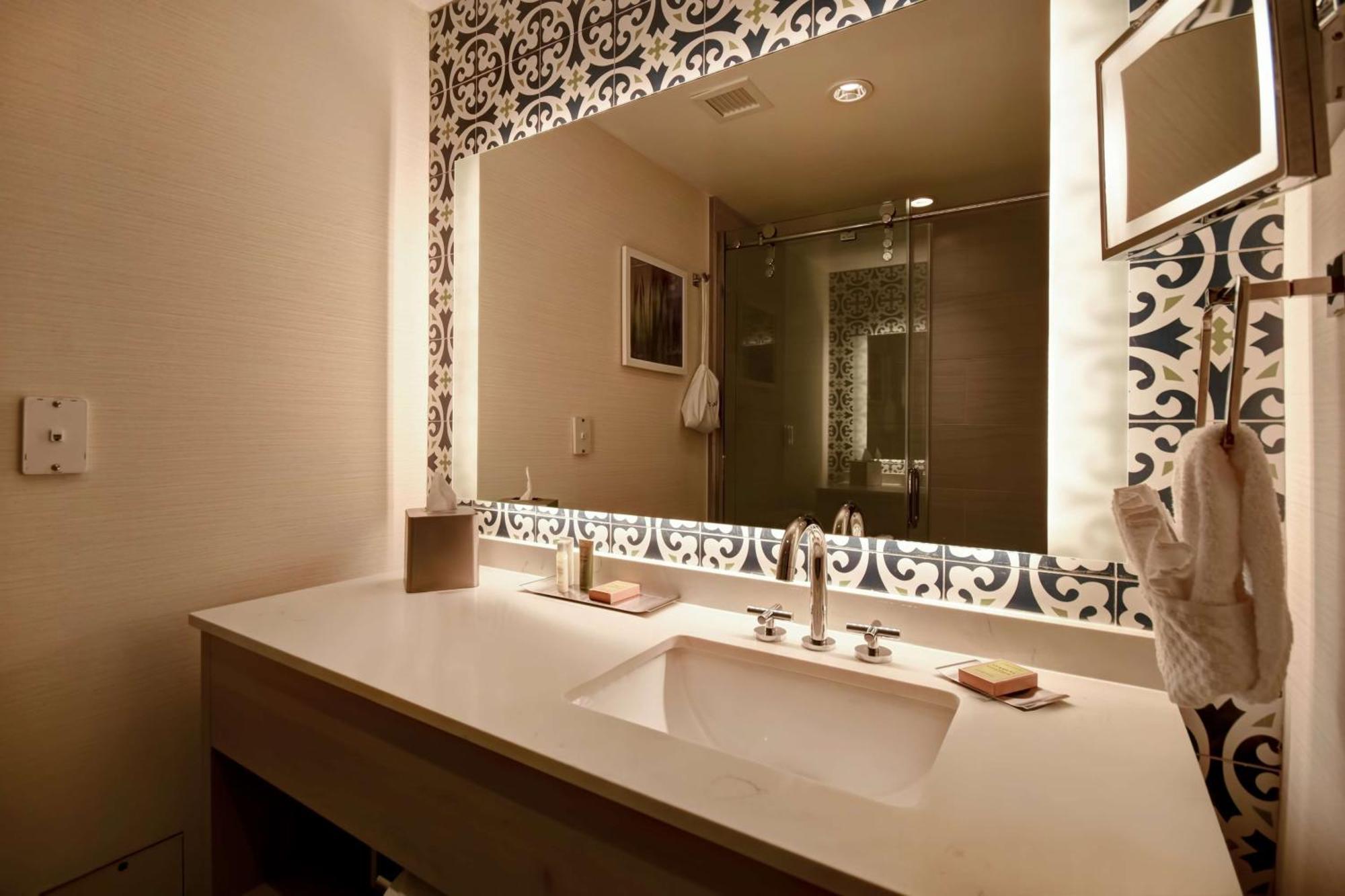 Doubletree By Hilton Oceanfront Вирджиния-Бич Экстерьер фото