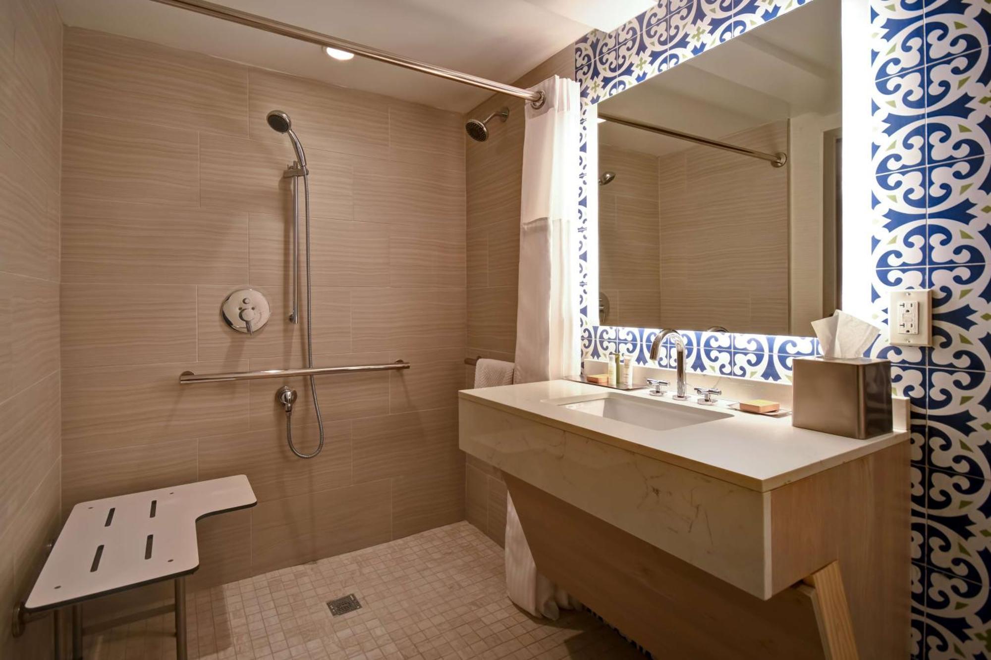 Doubletree By Hilton Oceanfront Вирджиния-Бич Экстерьер фото