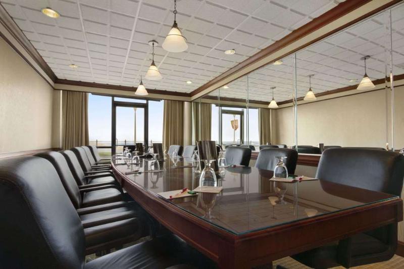 Doubletree By Hilton Oceanfront Вирджиния-Бич Экстерьер фото